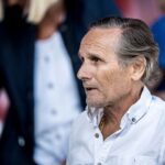 Dan Aranylabdas gyoztes emlekere szobrot kap a Vejle Stadion elott
