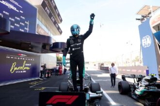 George Russell tullep a nehezsegeken es megszerzi a pole poziciot a Barcelona Nagydijon