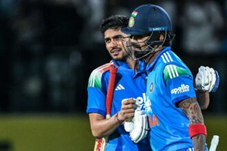 Gurbaz ton hiaba Gill vezetesevel India gyozelmet aratott Afganisztan felett az eso altal csokkentett ODI n