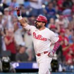 Kyle Schwarber lesz az elso aki eleri a 25 hazai futat 2026 ban