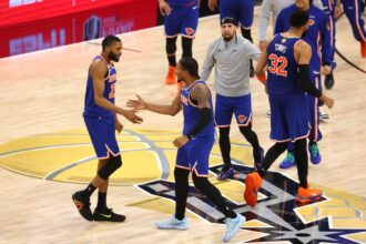 New York Knicks reakciot var a San Antonio Spurs tol annak ellenere hogy 2 0 ra vezetnek a parharcban
