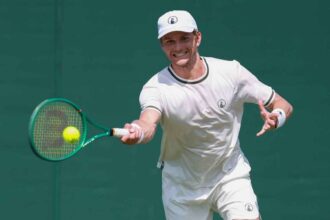Svajci outsider veget vet Holmgren almanak hogy elelje a wimbledoni fotablat