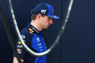 Verstappen a Monaco GP elso koreben keyntelen volt kiszallni a motorproblenek miatt
