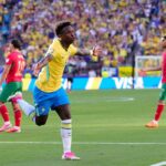 Vinicius szemet gyonyorkodteto golt loett mikozben Brazilia es Marokko dontetlent jatszott az elso merkozesen