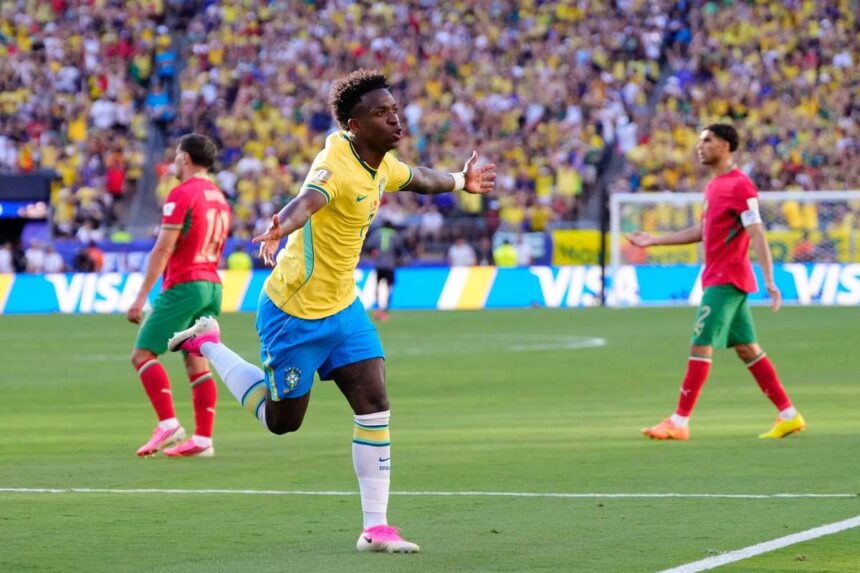 Vinicius szemet gyonyorkodteto golt loett mikozben Brazilia es Marokko dontetlent jatszott az elso merkozesen