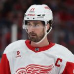 Voros Szarnyak elkuldik kapitanyukat Dylan Larkin hivatalosan is kereskedelmet ker