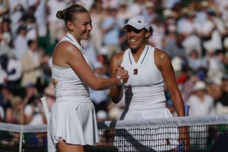 A 2025 os dontos Anisimova kiesett a Wimbledoni teniszbajnoksagbol honfitarsa Madison Keys ellen