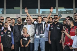 A Besiktas megerositette Leandro Trossard az Arsenal szelsojenek haromeves szerzodeset
