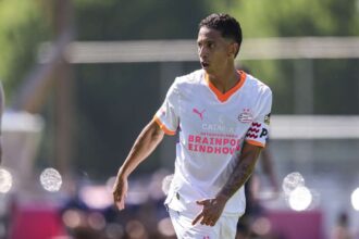 A PSV Mauro Junior t nevezte ki kapitanynak a zavaroo atigazolasi pletykak ellenere