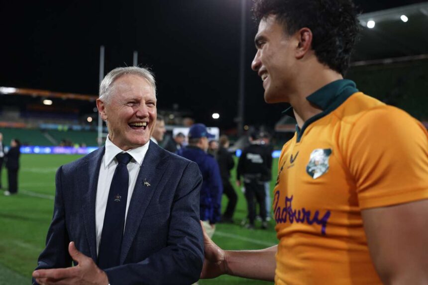 Az ujonnan kinevezett Wallabies edzo Kiss megigerte hogy nem fog szettapni es megsemmisitani Schmidt alapjait
