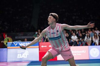 Dan vilagranglista 3 helyezett 13 egymast koveto gyozelmet aratta Popov ellen ezzel bejutott a masodik forduloba Japanban