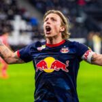 Igeretes dan kozeppalyas Bidstrup a Red Bull Salzburgtol a Lyonnal erositi meg