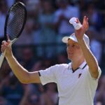 Jannik Sinner megtalalja a formajat es simn tovbbjut Jenson Brooksby ellen a Wimbledon negyedik fordulojaba