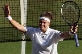 Karolina Muchova mesteri teljesitmennyel legyozni Naomi Osakat es bejut a wimbledoni elodontobe
