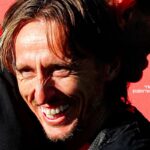 Luka Modric a 2026 27 es szezonra is az AC Milan csapataban marad miutan alairta uj egyeves szerzodeset