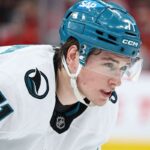 Macklin Celebrini ot eves meghosszabbitast ir ala a Sharks nal ezzel o lesz a legjobban fizetett NHL jatekos