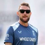 McCullum lemond az angol tesztcsapat edzoi posztarol de megmarad a feherlabdas szerepeben