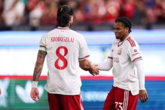 Rio Ngumoha donto golt szerez amivel a Liverpool elonybe kerult a Wrexham ellen a felkeszulesi gyozelem soran