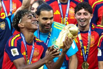 Spanyoloszagi vezeti az uj FIFA Vilagranglistat Norvegia a legnagyobb emelkedok mivel atrendezodik a top 10