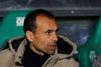 Strasbourg bemutatja Hugo Oliveirat mint uj menedzsert ONeil varatlan tavozasa utan