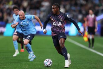 Tel lenyugozo teljesitmenye a Tottenham dontetlene Sydney FC ellen az elosezonban