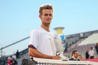 Van Assche legyozi Blockxot es megszerzi az Estorili cimet ezzel elso ATP titulusat szerzi
