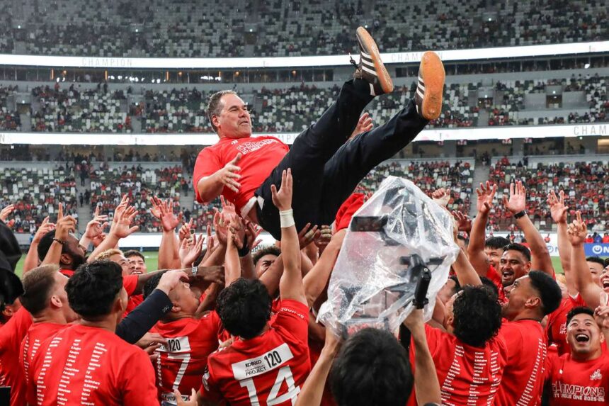 uj stadionnal es uj edzovel gyorsitja az all blacks a rekonstrukciojat
