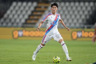 A Crystal Palace bejelentette hogy szerzodtette a korabbi Arsenal vedot Takehiro Tomiyasut