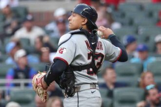 A Guardians Bo Naylor t es Codi Heuert a Milwaukee Brewers hez cserelte