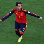 A Paris Saint Germain leigazolta Ferran Torrest a spanyol csatart a Barcelonabol
