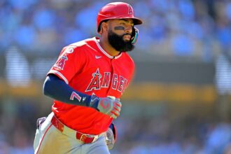 Angyalok elcserelik a slugger Jo Adellt a Cleveland Guardians ra Jacob Cozart ert