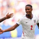 Az Arsenal bejelentette hogy szerzodtette az Aston Villa es az angol valogatott vedojelet Ezri Konsat