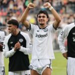 Az Eintracht Frankfurt 11 gollal sopor te el az otodik ligas csapatot a Nemet Kupaban