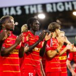 Az FC Nordsjaelland tovabbra is megrzi tuzforro gyozelmi sorozatat es csatlakozik a Brondbyhoz a tabella elen