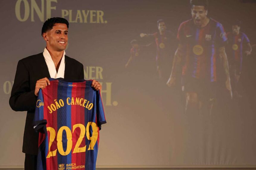 Barcelona megerositja Joao Cancelo visszatereset a vedekezes megerositese erdekeben a LaLiga kampany elott