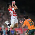 Eddie Jones ket egyetemistat valasztott ki hogy revansot vegyen a Wallabies ellen