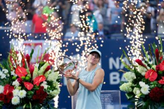 Iga Swiatek dominalja a torontoi dontot legyozi Elena Rybakinat es megnyeri 12 WTA 1000 cimet
