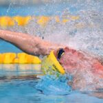 Isaac Cooper lemond a vezetoi csoportrl egy italozas utan