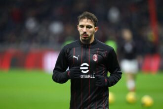 Ismael Bennacer az algeriai kozeppalyas het ev utan tavozik az AC Milan tol