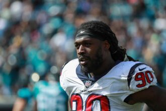 Jadeveon Clowney ujra alair a Houston Texans hoz masodszor csatlakozik a csapathoz