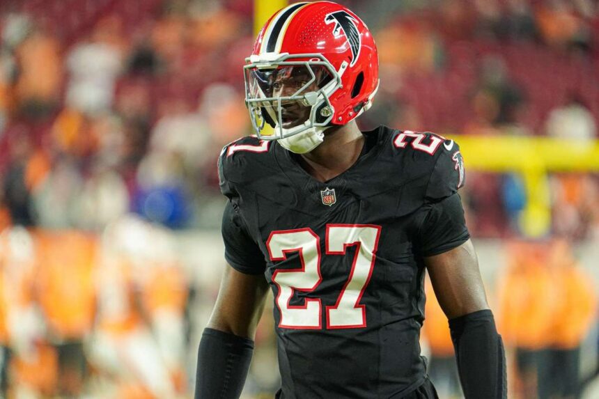 NFL A Falcons jatekosat James Pearce Jr t nyolc merkozesre eltiltottak csaladon beli eroszak vadjai miatt
