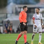 Neymar az elso jatekos akit a Serie A idohuzas ellenes szabalyanak probaja miatt kenyszeritenek ki a palyarol