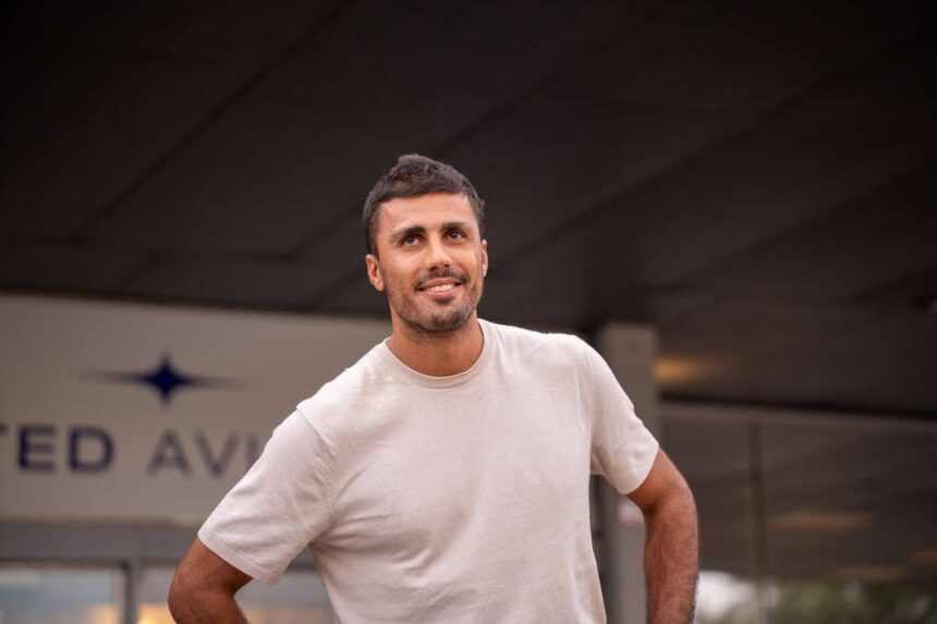 Rodri megerkezett Barcelonaba hogy befejezze a alom atigazolast a Manchester Citybol