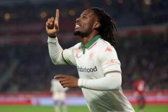 Szep hogy kolcson veszik a rajatszas hoset Elye Wahit az Eintracht Frankfurtbol