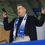 Todd Boehly es Mark Walter allitolag a Chelsea reszesedesenek eladasat fontolgatjak a Clearlake nek