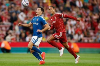 Van Dijk arra figyelmezteti a Liverpoolt hogy javitsanak a elfogadhatatlan 2025 26 os szezonert