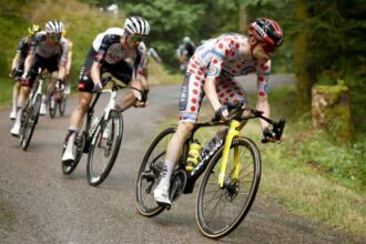 Vingegaard szezonja veget ert mivel a dan meg mindig erzi a Tour de France balesetenek hatasait
