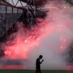 sokkot keltett amikor a feyenoord vendegszurkoloi tuzijateka ot embert megsebesitett